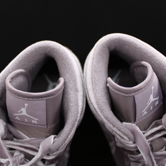 Women's Jordan 1 Mid SE Purple Smoke/White Size 9 - Picture 6 of 11